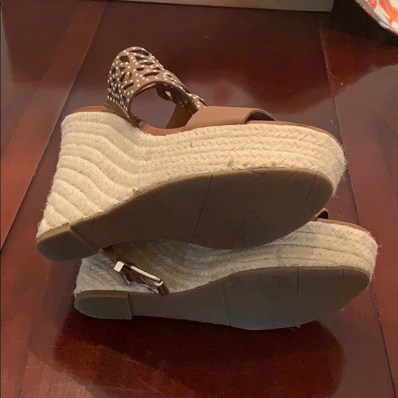 EUC BCBGeneration Wedges Size 8 1/2 - Picture 5 of 5